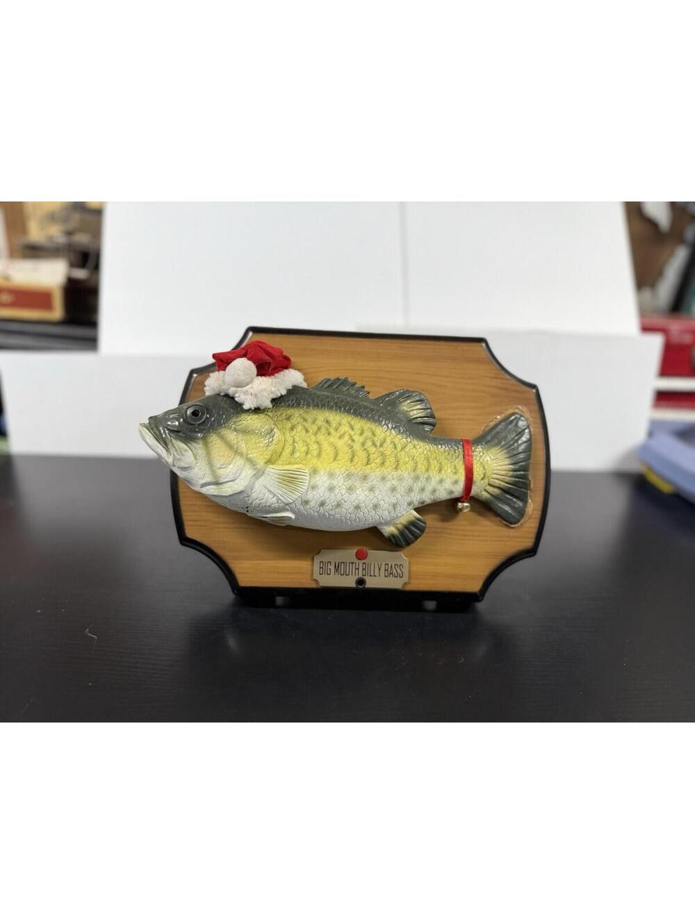 Gemmy WORKING Big Mouth Billy Bass Singing Fish with Santa Hat Display Only